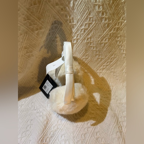 Kate Spade New York Shoelace Bow Ear Muffs BNWT - Picture 3 of 6